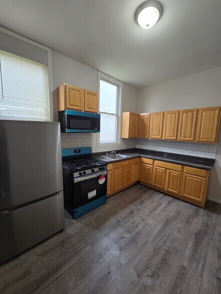 Primary Photo - 584 Hunterdon St