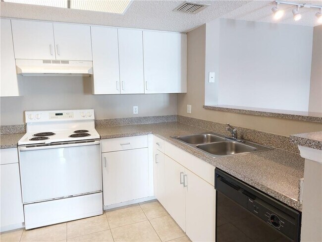 Building Photo - 5001 Wiles Rd