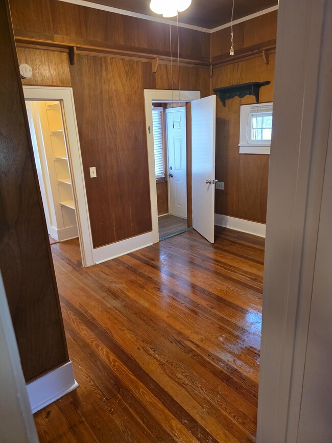 Building Photo - 301 Park Ave