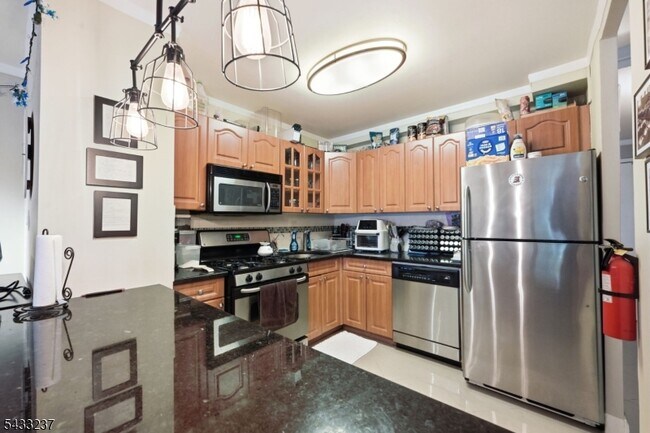 Building Photo - 285 Aycrigg Ave