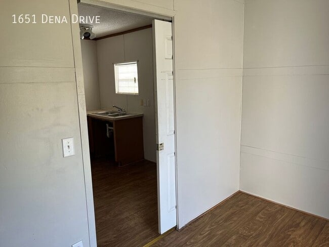 Building Photo - 1651 Dena Dr