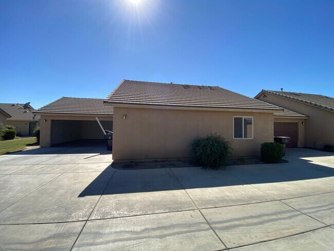 Building Photo - 2109 Bella Oaks Dr