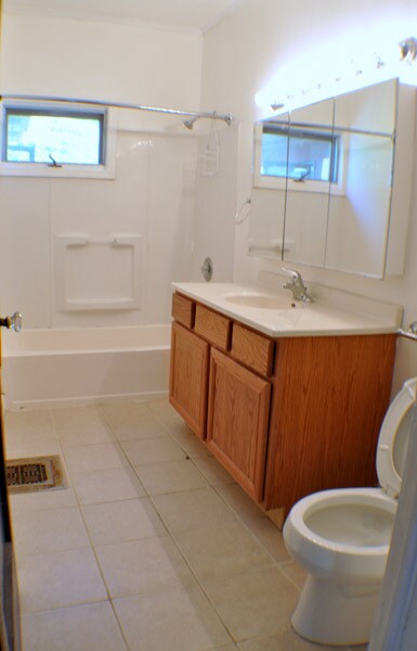 Building Photo - 826 Maryland Ave