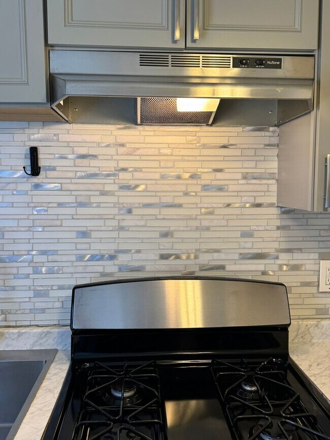 Building Photo - 301 N Catherine St