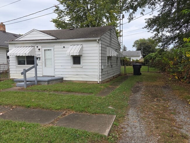 Building Photo - 1828 Clinton St