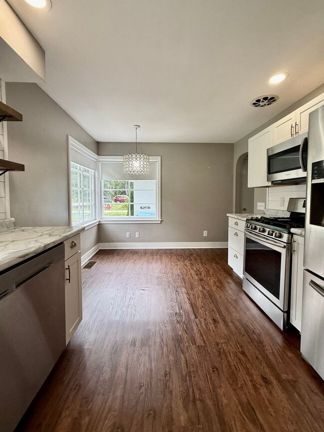 Building Photo - Four Bedroom Home in Kalamazoo