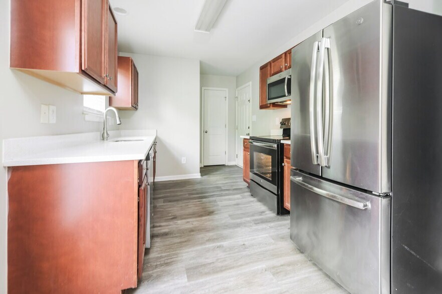 Building Photo - 417 Randolph Dr