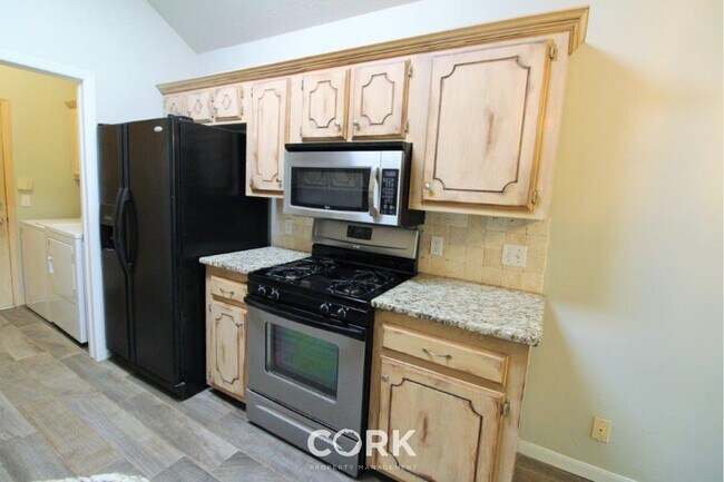 Building Photo - 927 Castle Rd