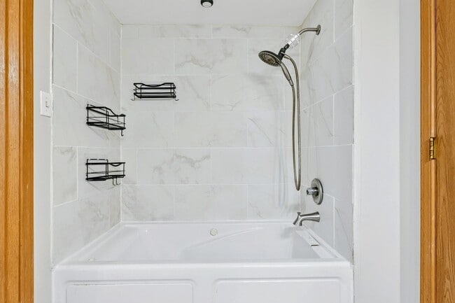 Building Photo - 17910 Millstone Rd