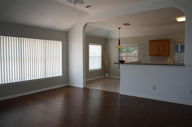Building Photo - 3403 Stratford Manor Dr