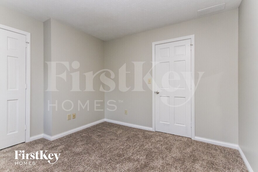 Building Photo - 458 Pebble Way