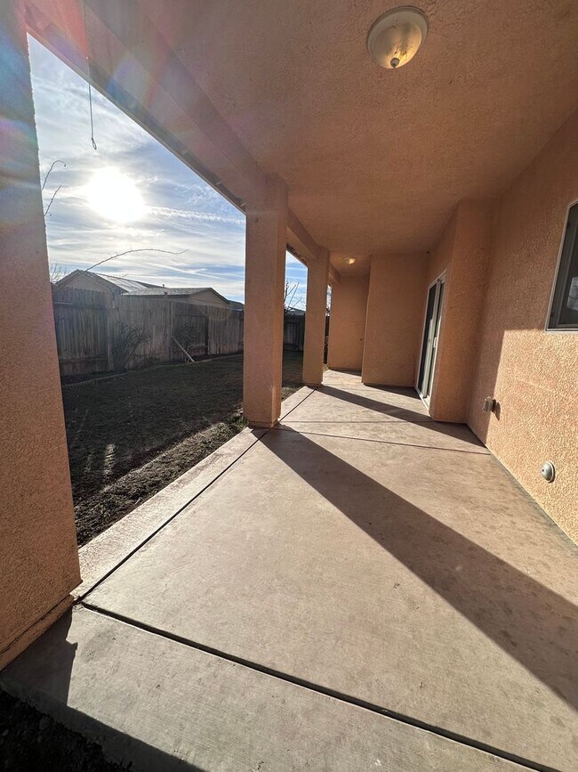 Building Photo - 615 New Zealand Dr