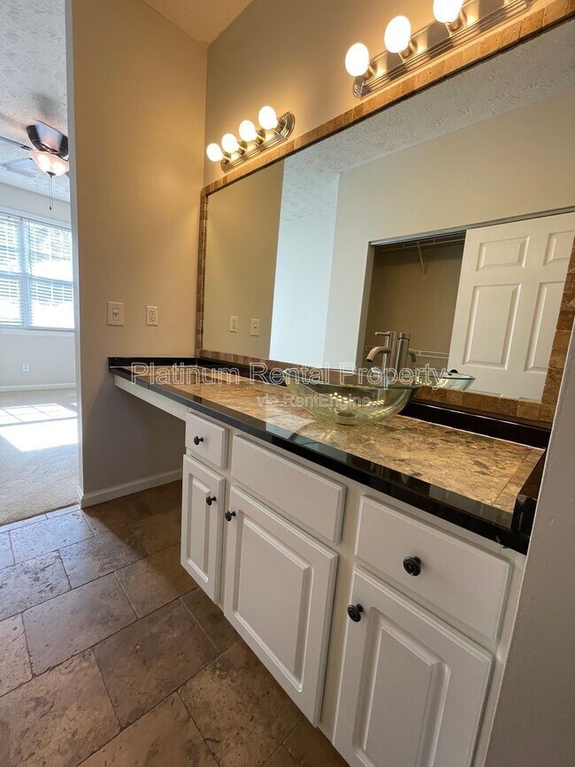 Building Photo - 301 Harmony Ct