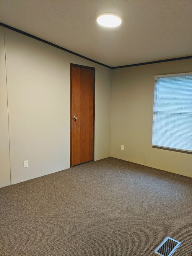 Building Photo - 3 Bedroom Mobile Home in Pelzer SC