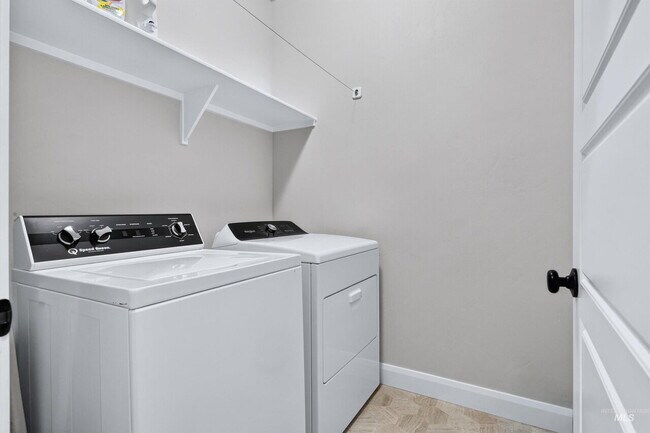 Building Photo - Beautiful South Meridian Home