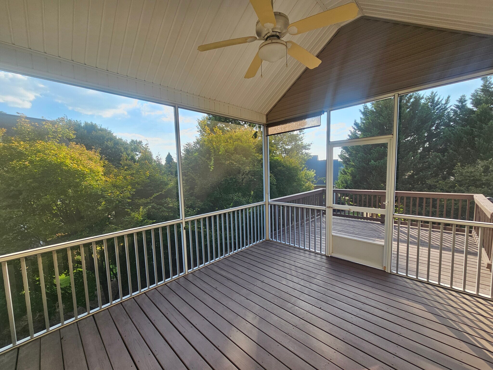 Building Photo - 212 Medford Dr