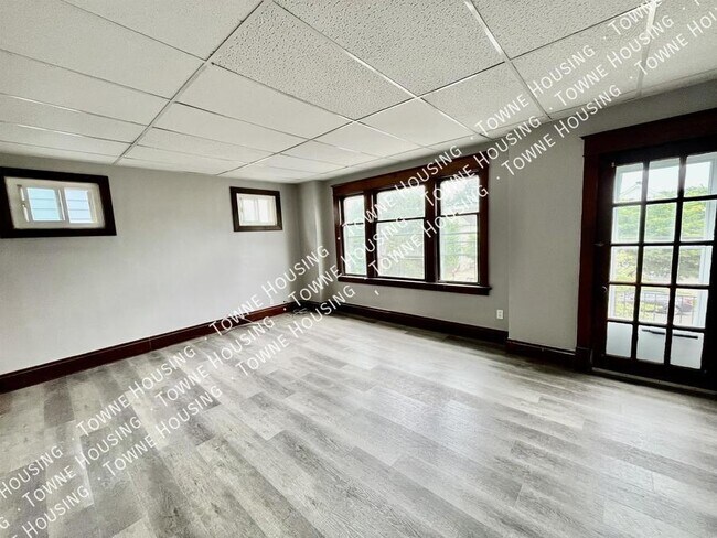 Building Photo - 122 Lincoln Blvd