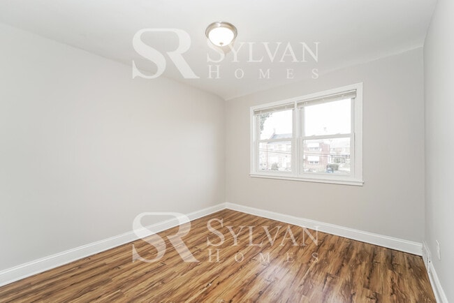 Building Photo - Enjoy living the good life in this 3 bedro...
