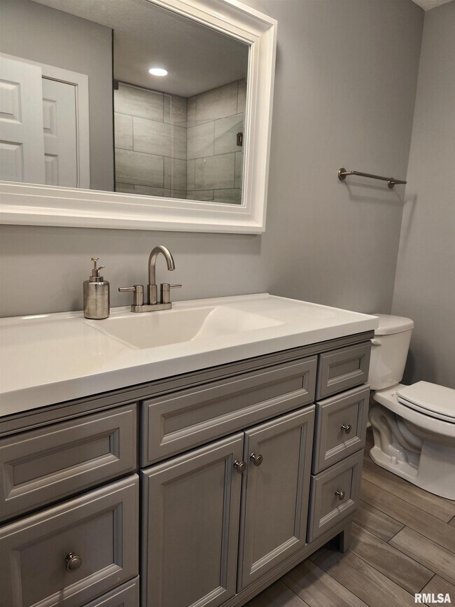 Building Photo - 3439 N Willow Ct