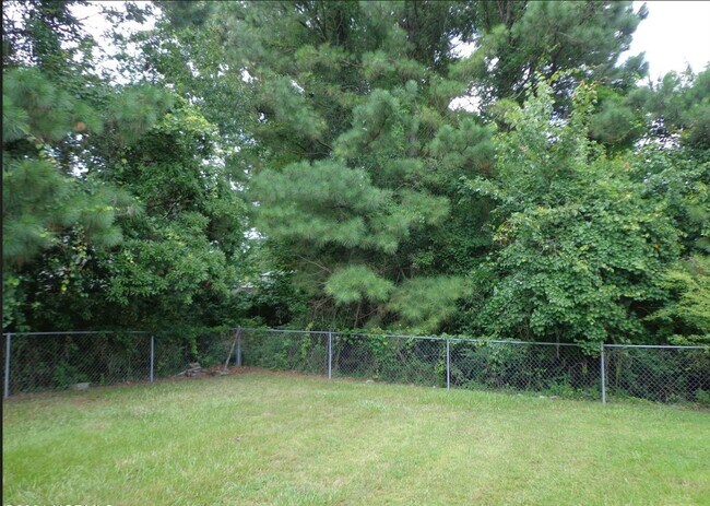 Building Photo - Two Bedroom Two Full Bathroom End Unit Tow...