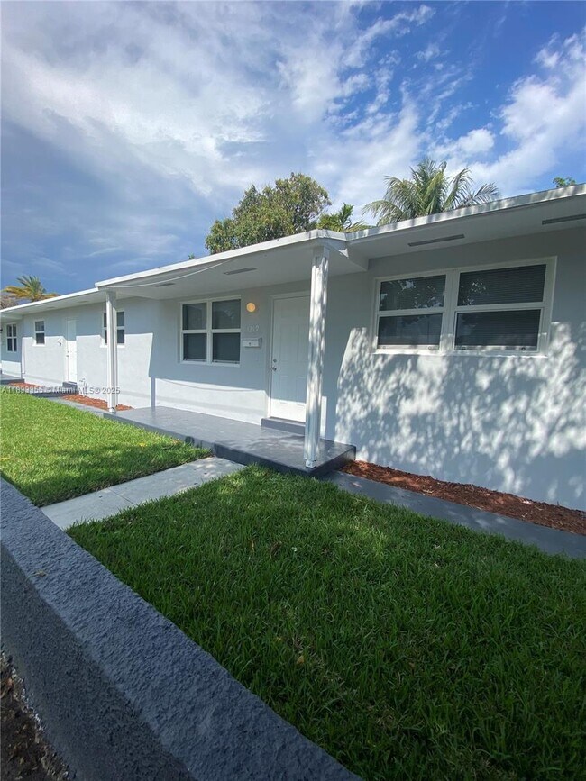 Building Photo - 1219 N 20th Ave