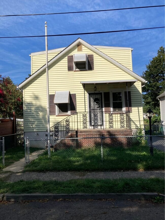 Building Photo - 19 Spring St