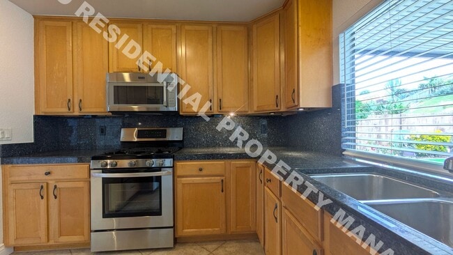 Building Photo - 2806 Atadero Ct