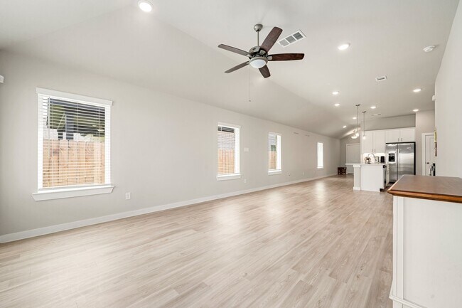 Building Photo - 21670 Wave Holw Dr