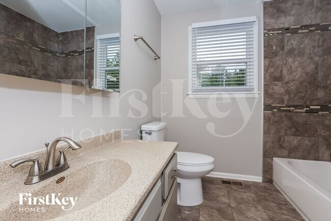 Building Photo - 704 Berkshire Dr