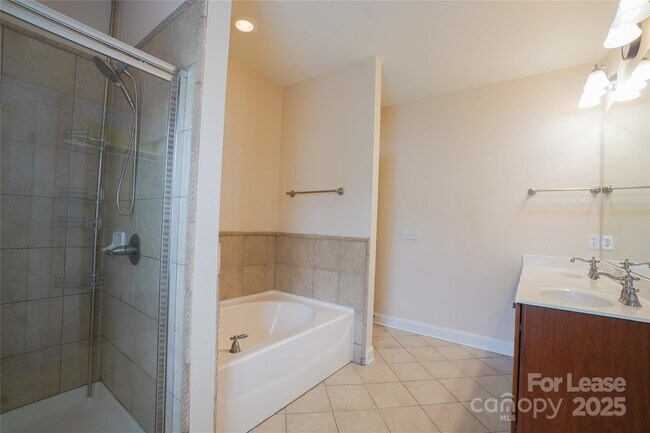 Building Photo - 12637 Doster Ave
