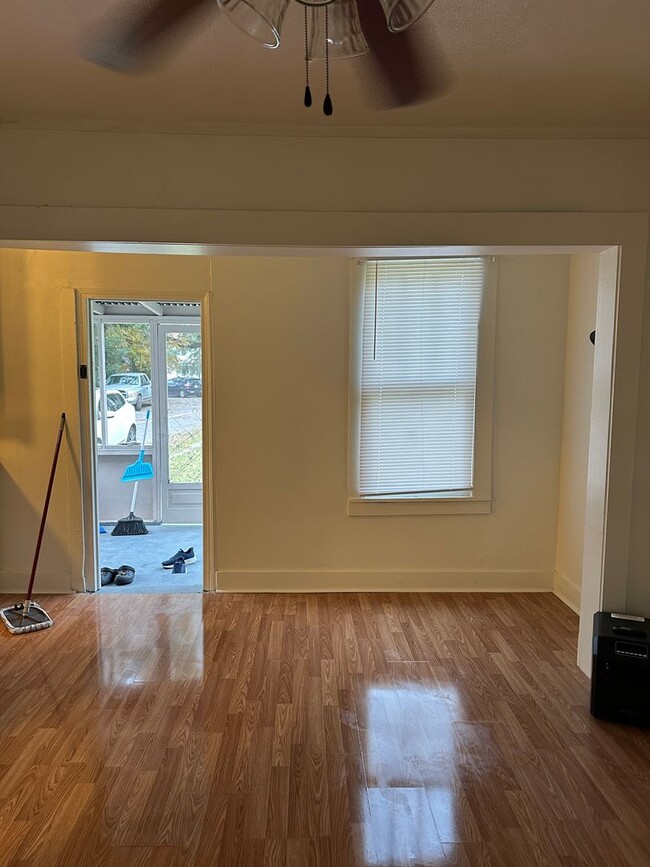 Building Photo - 1 Bed, 1 Bathroom Apartment in New Iberia!