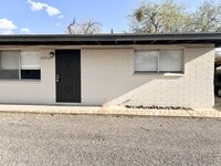 Building Photo - 3042 N Sparkman Blvd