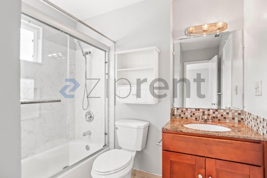 Building Photo - 38605 Royal Ann Common