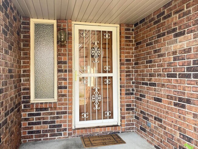 Building Photo - 3 Bed / 2 Bath in south Central Springfield