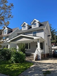 Building Photo - Charming 3-Bedroom Home in the Heart of Cl...