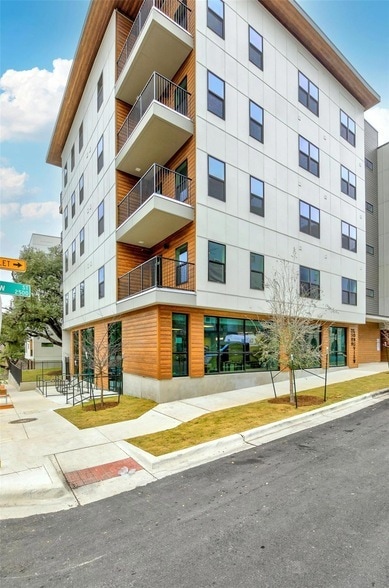 Building Photo - 2500 Longview St