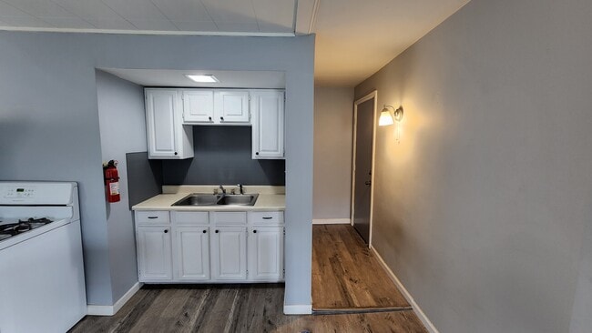 Building Photo - 2338 Elmwood Ave