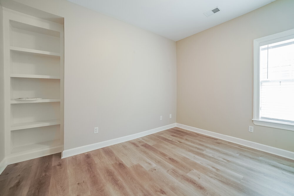 Building Photo - 2875 Liverpool Ln