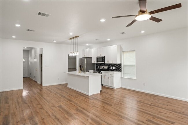 Building Photo - 6719 Roanoke St