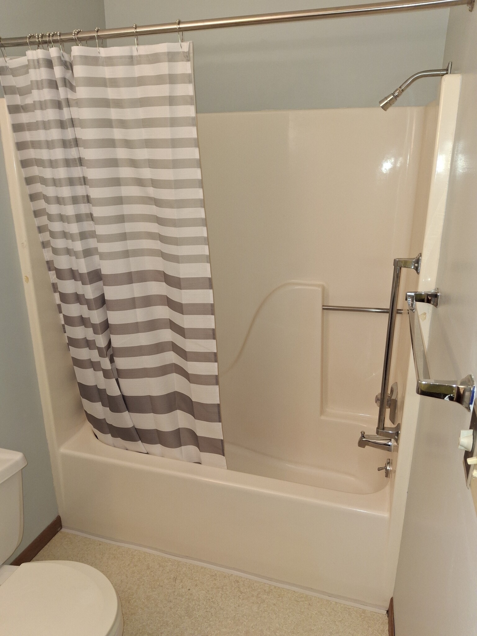 Building Photo - 340 S Rowe Ln