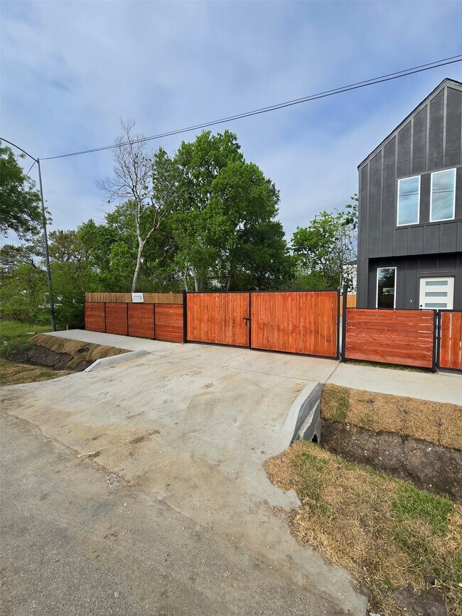 Building Photo - 4562 Teton St