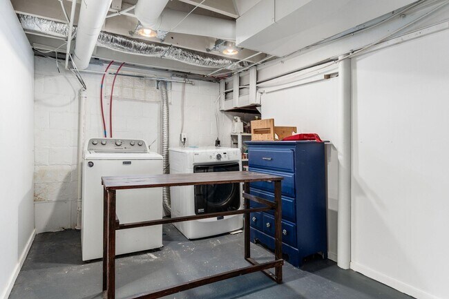 Building Photo - 51 E Schreyer Pl