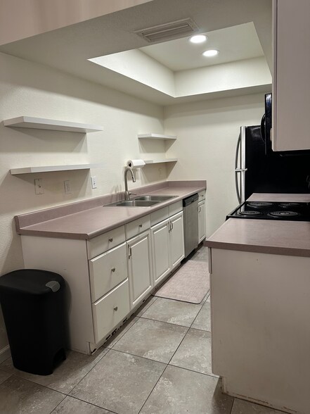 Building Photo - 286 W Palomino Dr