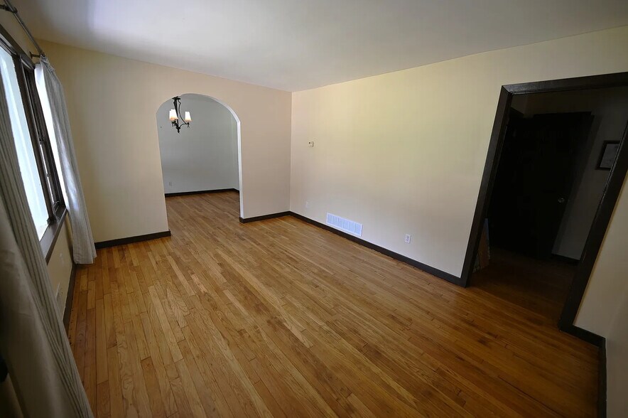 Building Photo - Room in House on Church St NW