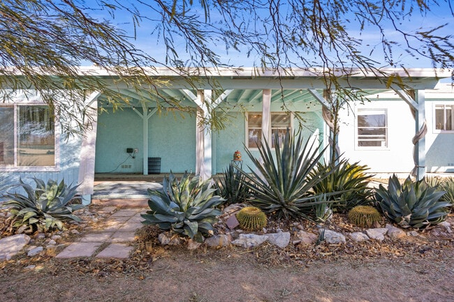 Building Photo - 62851 Aberdeen Dr