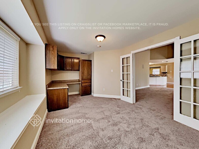 Building Photo - 921 Mockingbird Dr