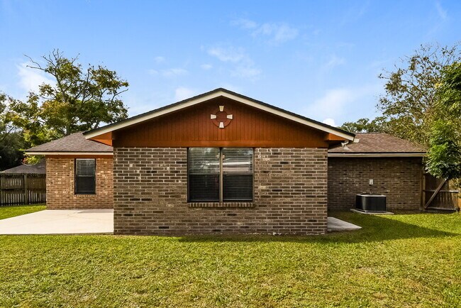 Building Photo - 6273 Alfredo Dr W
