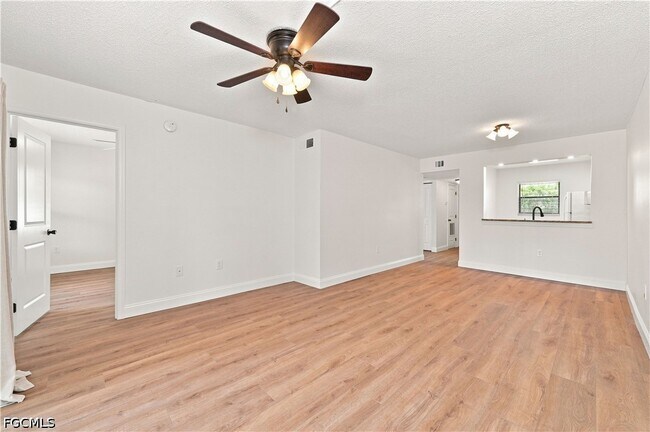 Building Photo - 9261 Central Park Dr