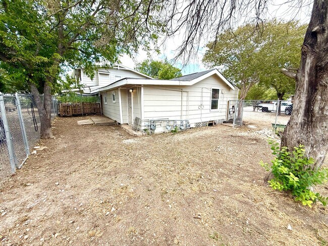 Building Photo - 602 Lovett Ave