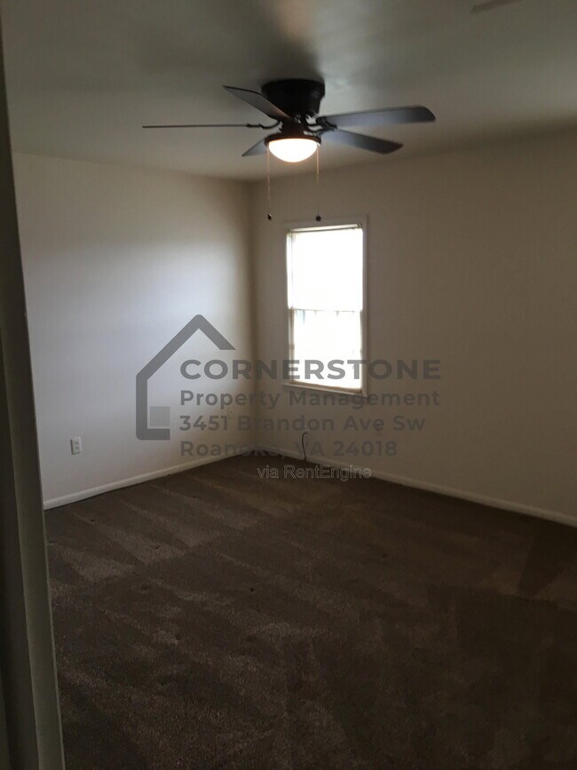 Building Photo - 6500 Carefree Ln